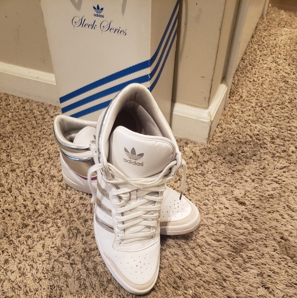 Adidas Sleek Series Top Ten Gym Shoes. - Picture 2 of 12